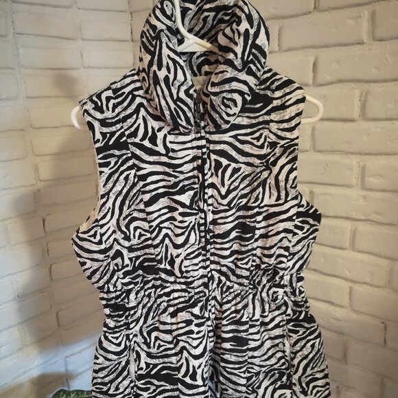 Three Hearts Ladies Black & White Animal Print Puffy Vest - Picture 1 of 8